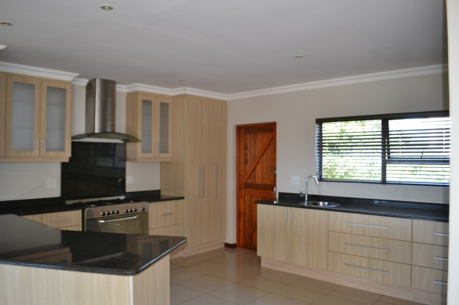 To Let 4 Bedroom Property for Rent in Beacon Bay Eastern Cape